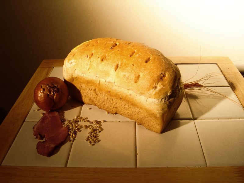 Hagymás-baconos kenyér
